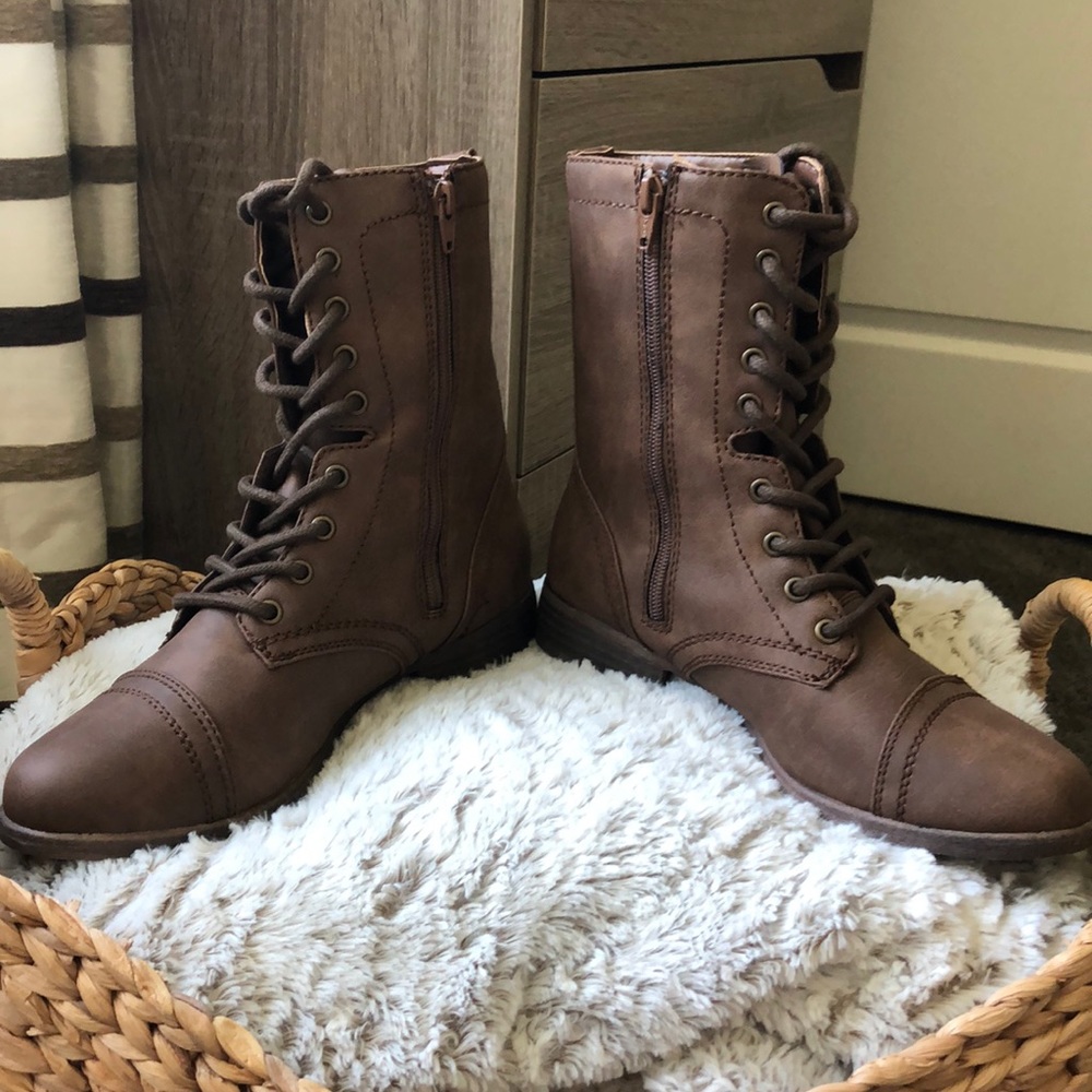 NWOT Brown lace up Boots